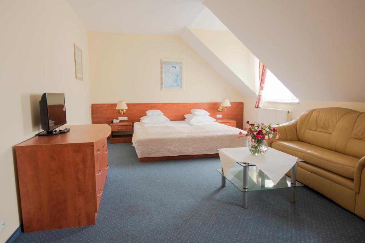 Hotel Daria Tychy Buitenkant foto