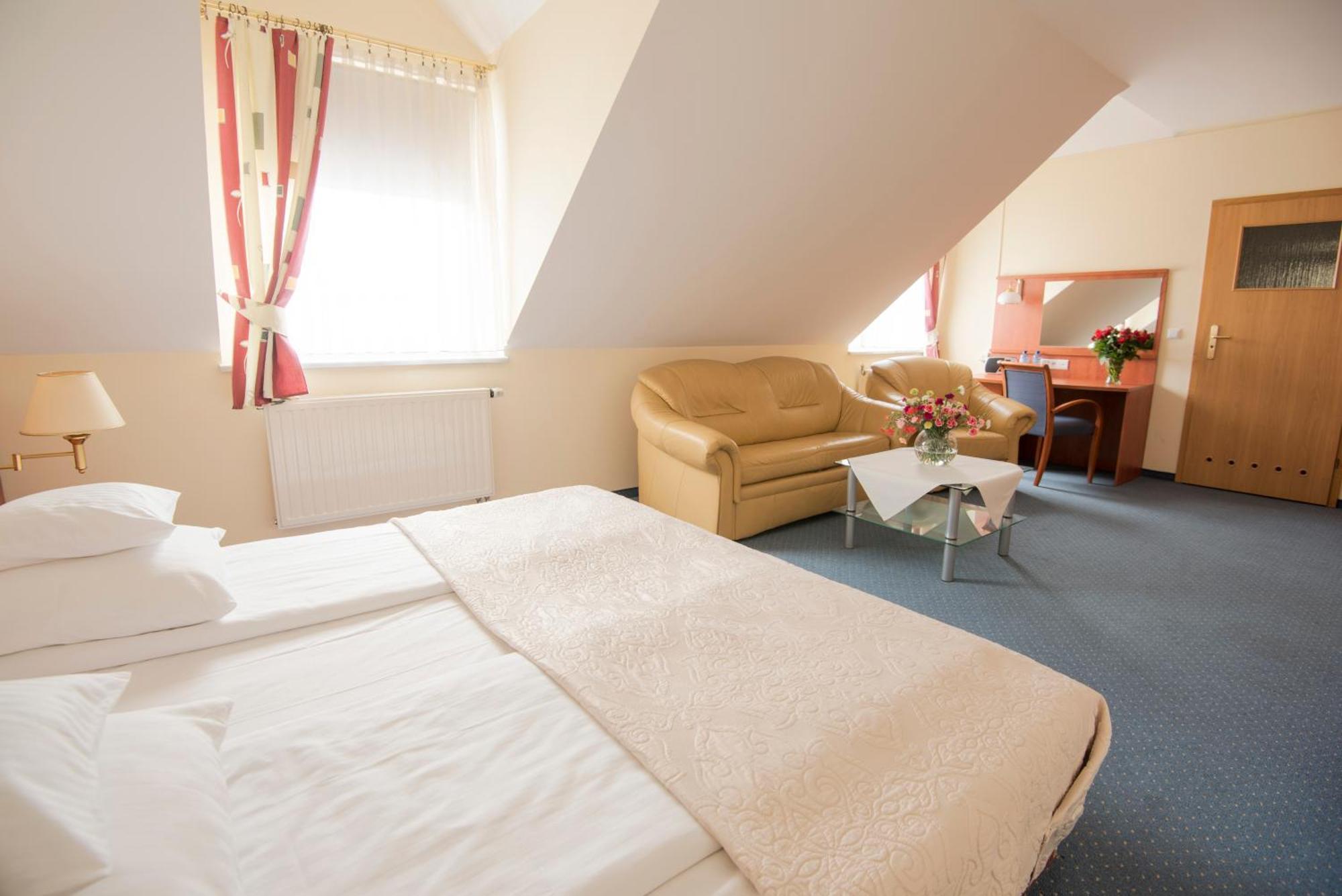 Hotel Daria Tychy Buitenkant foto